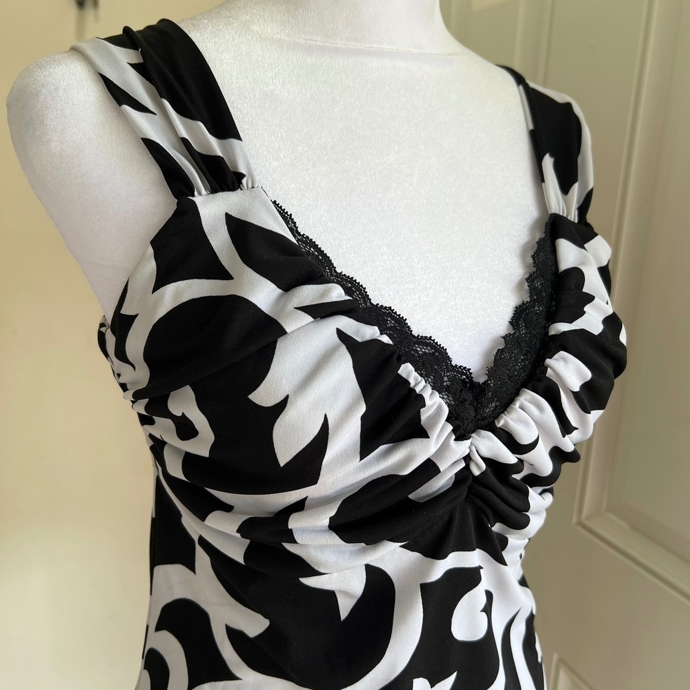 White House Black Market Black White Scroll Print Lace Trim Ruched Top M y2k‎ - Picture 4 of 8
